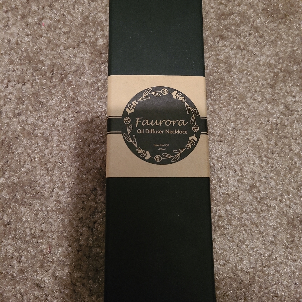 Faurora diffuser necklace